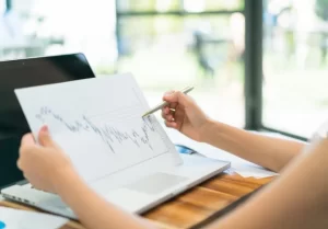 Consultoria em análise de mercado para a indústria de embalagens.